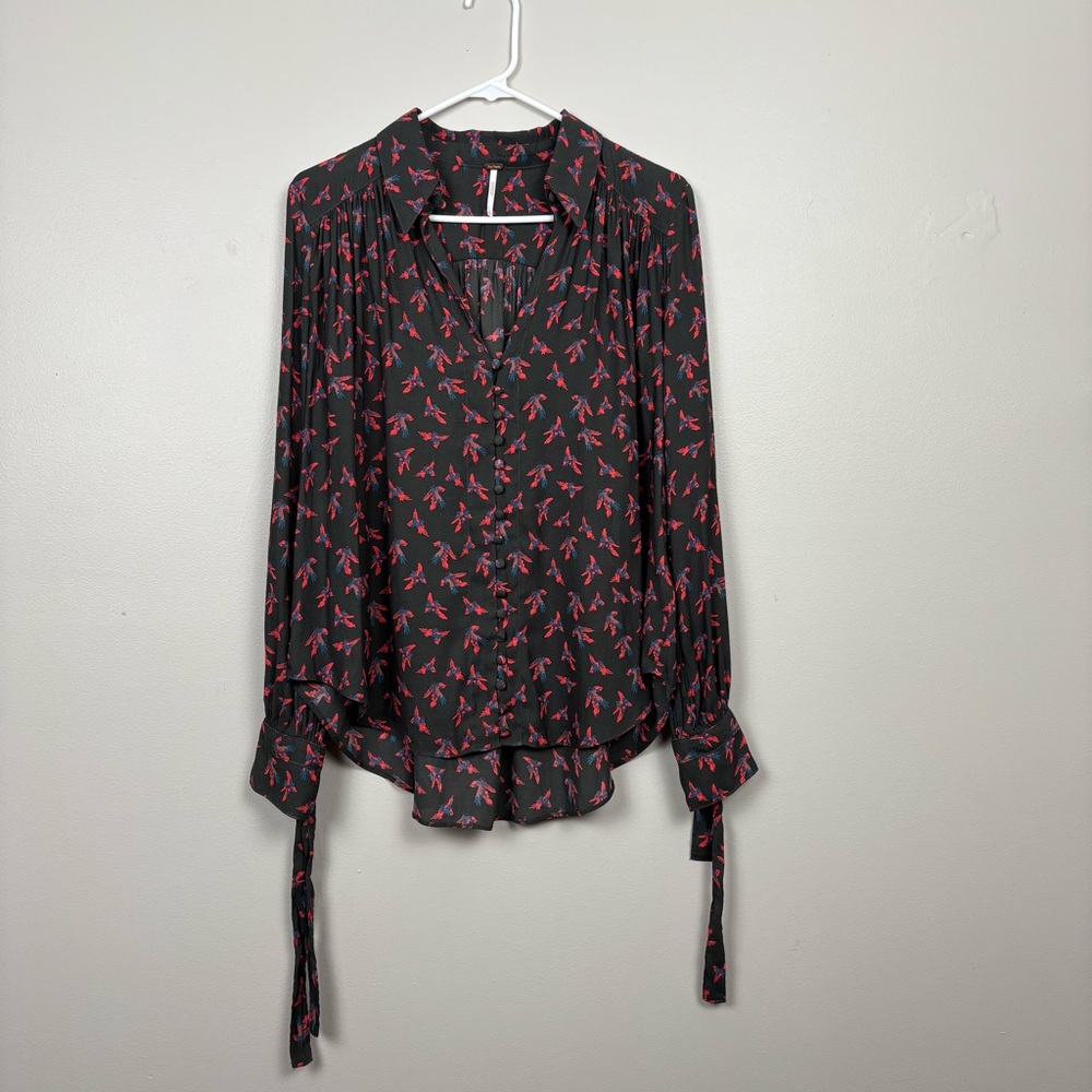 Free People Top Small Gray Red Bird Print Long Sleeve Button Up Tie Cuff Blouse